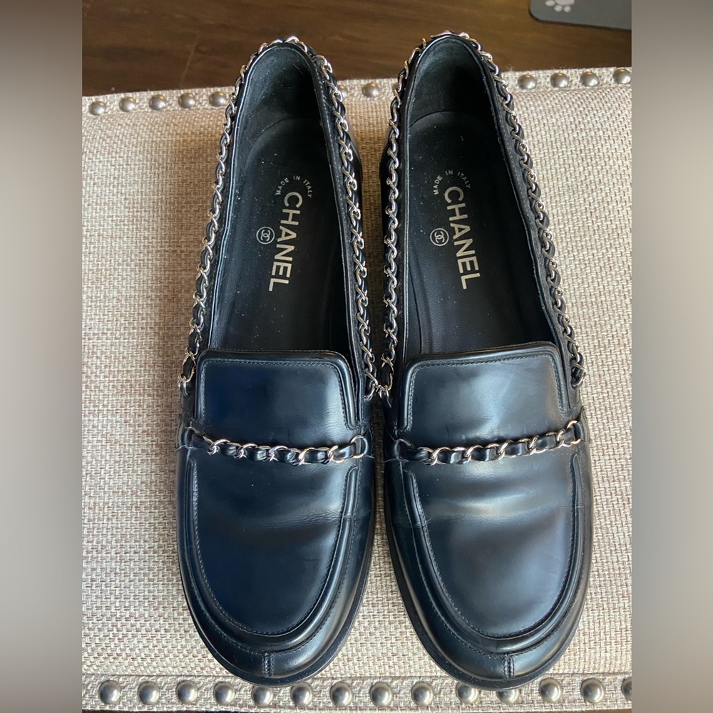Chanel Classic Black Leather Loafer Flat Shoe with Chain Detail SZ 42